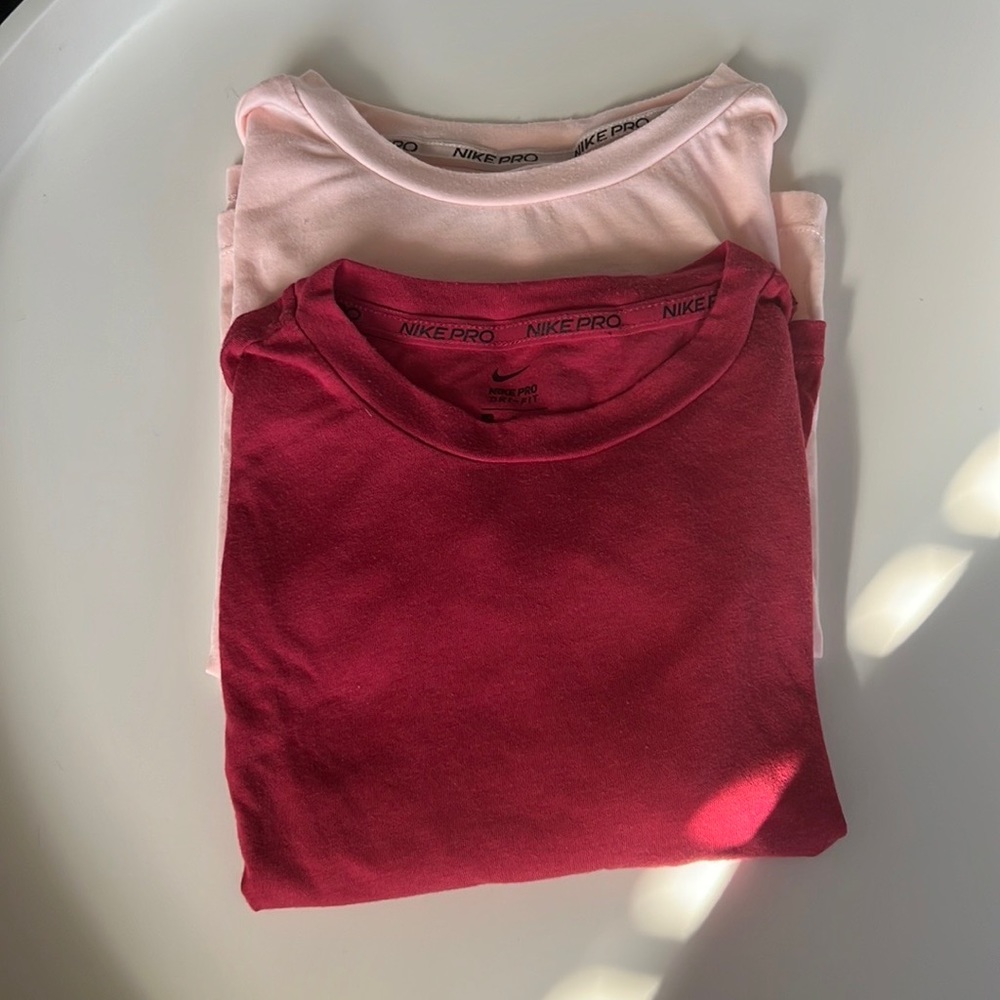 Nike short sleeve shirts in red and pink S